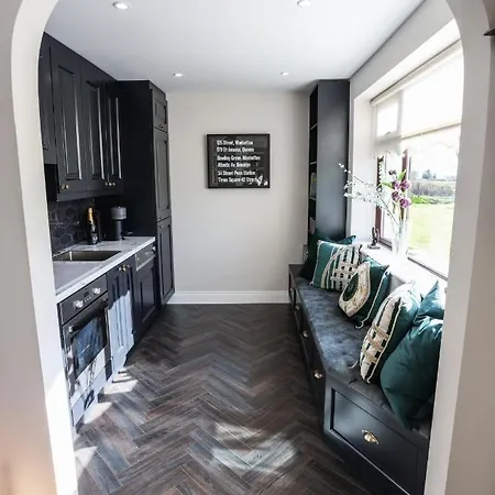 Villa Luxury 2 Bed 5 Mins From Next To Waterfall