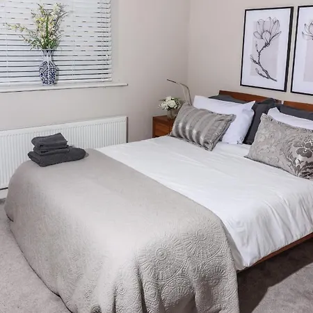 Luxury 2 Bed 5 Mins From Next To Waterfall *