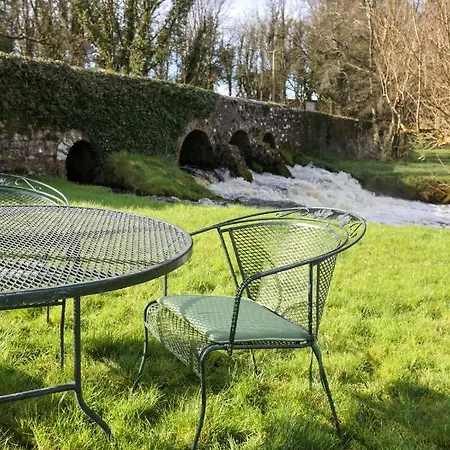 Luxury 2 Bed 5 Mins From Next To Waterfall Villa Carrick on Shannon