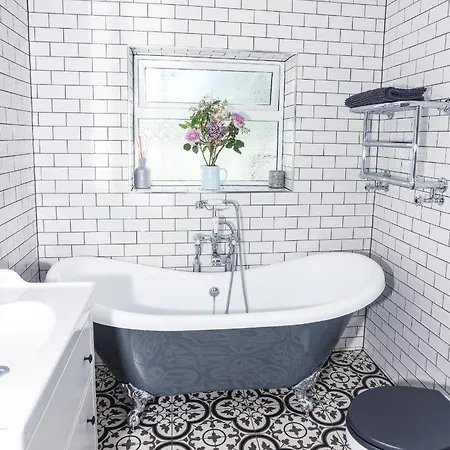 Willa Luxury 2 Bed 5 Mins From Next To Waterfall *