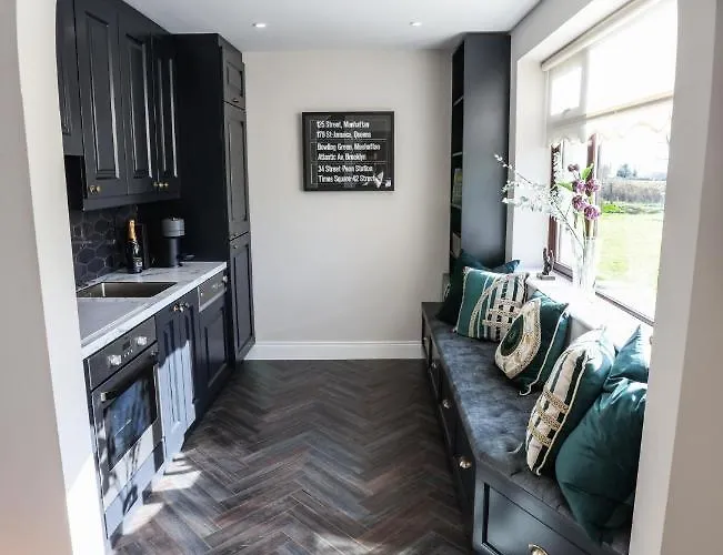 Villa Luxury 2 Bed 5 Mins From Next To Waterfall