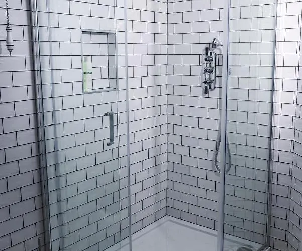 Luxury 2 Bed 5 Mins From Next To Waterfall *