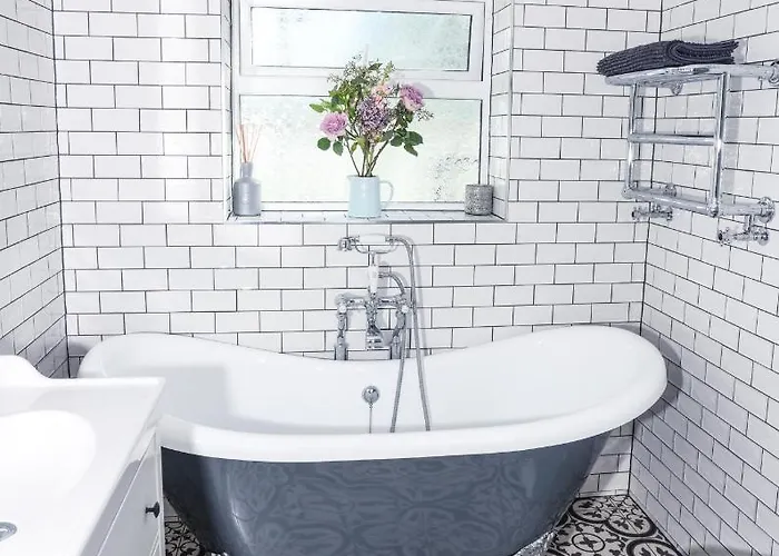 Villa Luxury 2 Bed 5 Mins From Next To Waterfall *